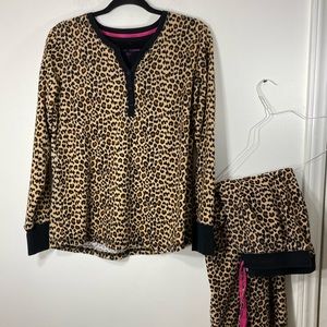 Betsy Johnson Large 2 piece animal cheetah leopard print pajamas